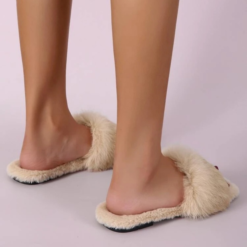 💋2/$10 SHUNZHI slippers from SHEIN